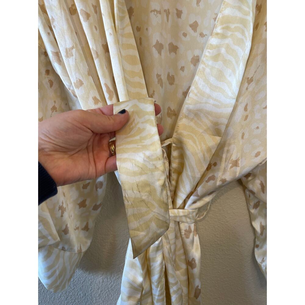 Show Me Your Mumu Harlow Silkey Robe Animal Print Cheetah Zebra Cream & Tan O/S - Picture 12 of 16